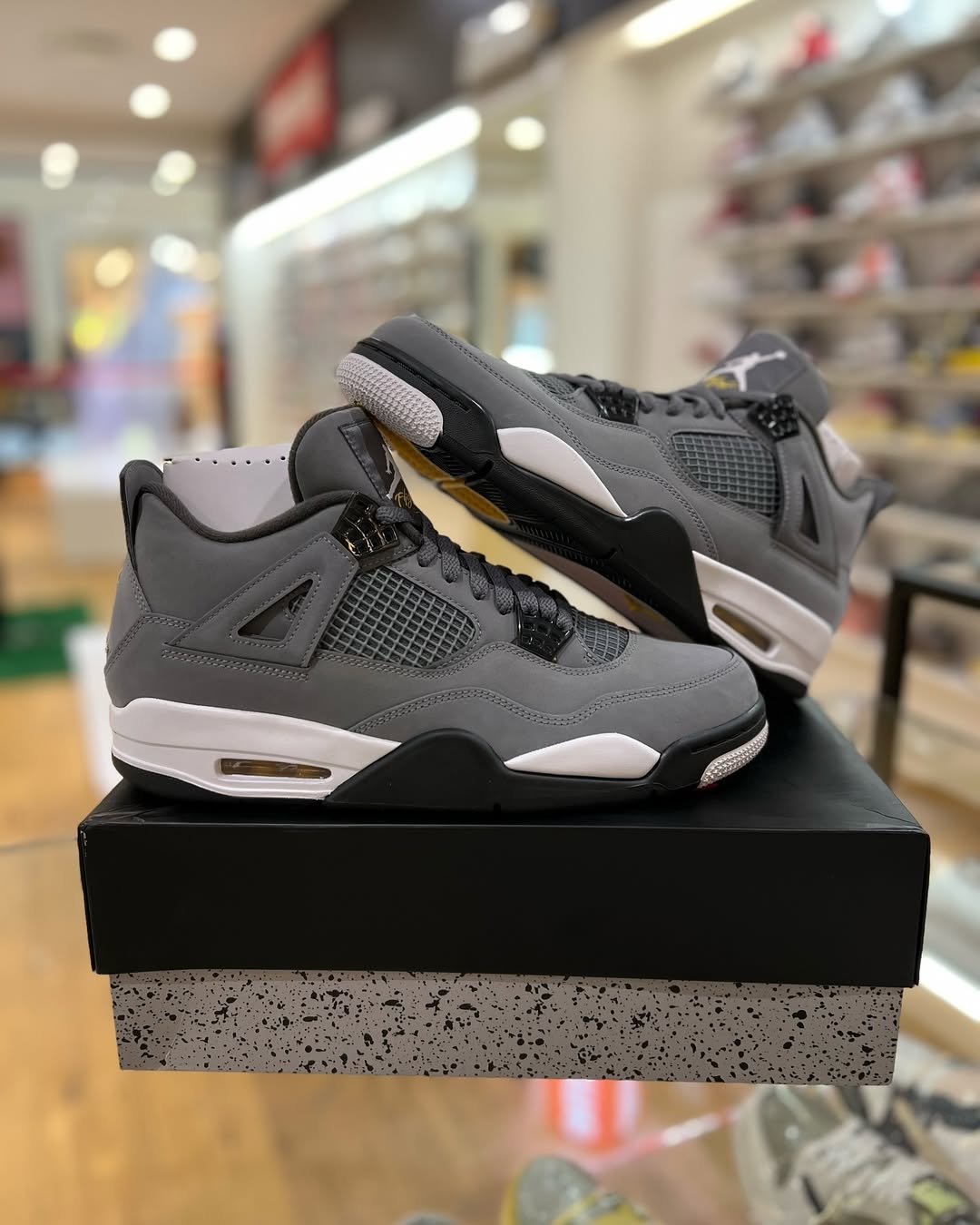 Jordan 4